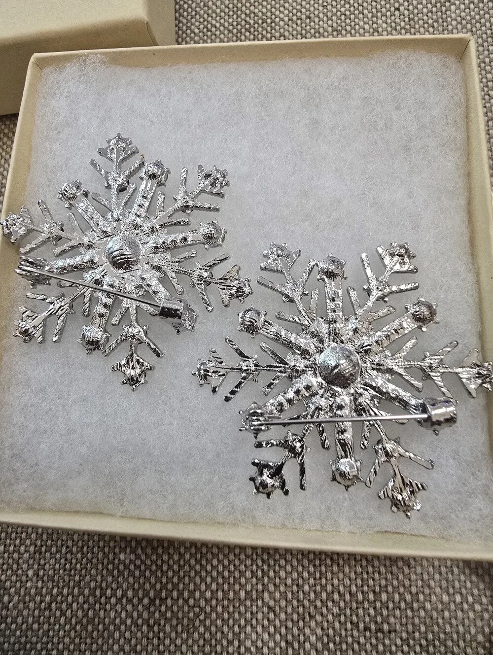 In Honor of Dolly! Emerald Green Snowflake Crystal Brooches - Women Accessories
